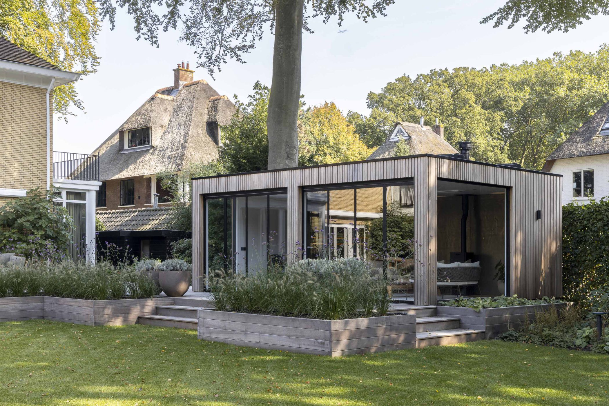 Afbeelding Luxe buitenhuis in riante villatuin