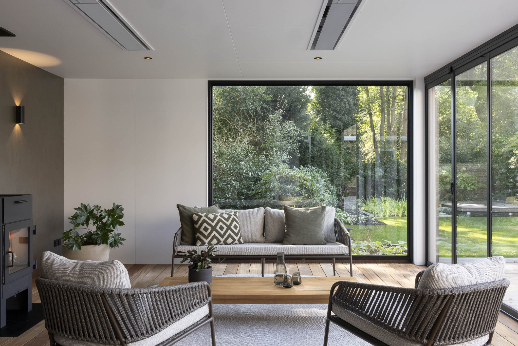 Afbeelding Luxe buitenhuis in riante villatuin