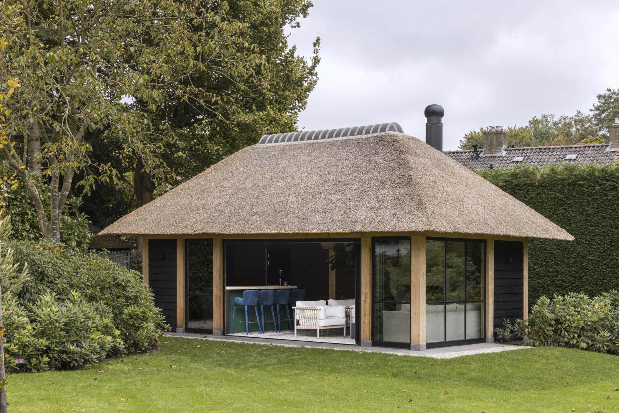 Afbeelding Eikenhouten tuinkamer met bar