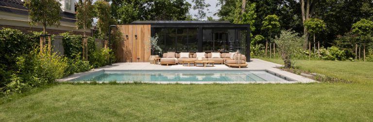 Afbeelding Modern zwart poolhouse